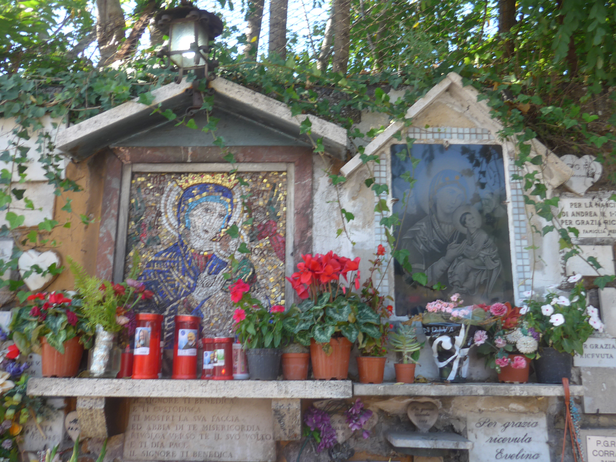 Edicola della Madonna del Divino Amore, via di Portonaccio angolo via Prenestina  [CC BY NC SA]