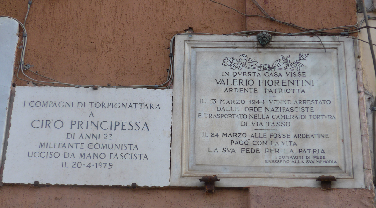 Targhe in memoria di Ciro Principessa e Valerio Fiorentini, Largo dei Savorgnan [CC BY NC SA]