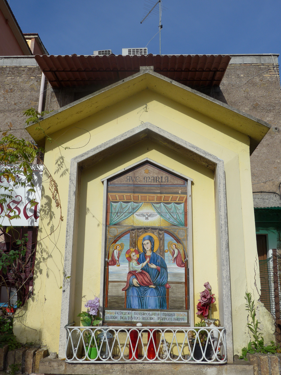 Edicola della Madonna del Divino Amore, Largo Savorgnan 12  [CC BY NC SA]